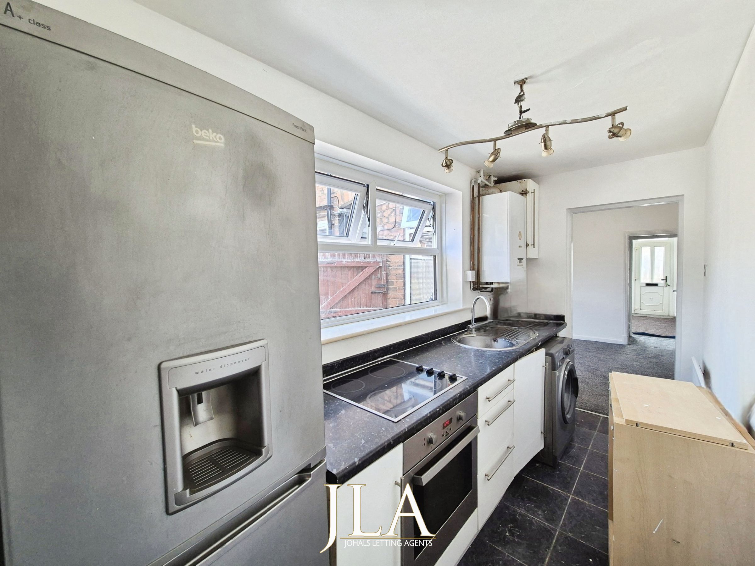 2 bed terraced house to rent in Station Street, Wigston 2