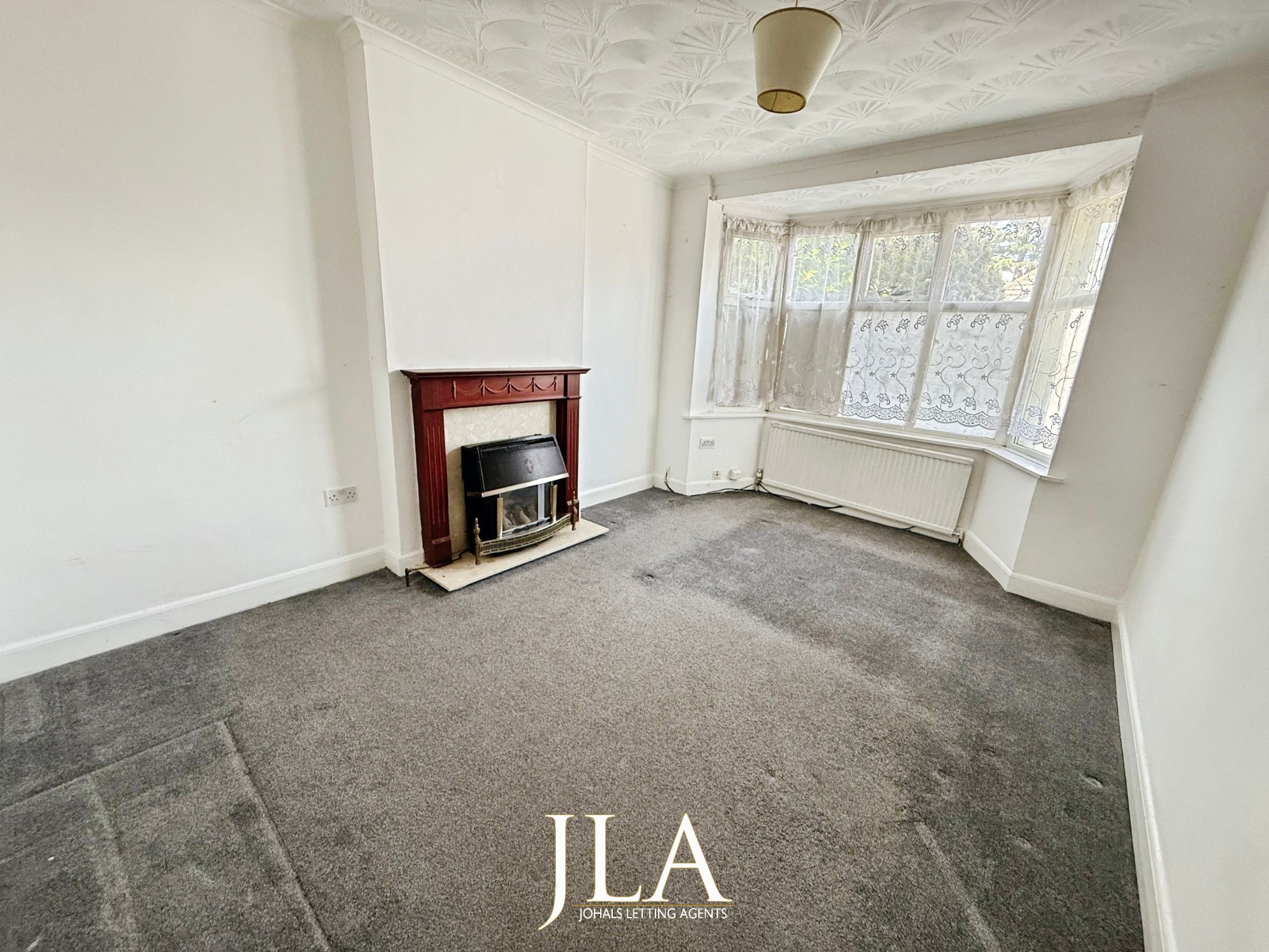 3 bed semi-detached house to rent in The Crossway, Leicester  - Property Image 2
