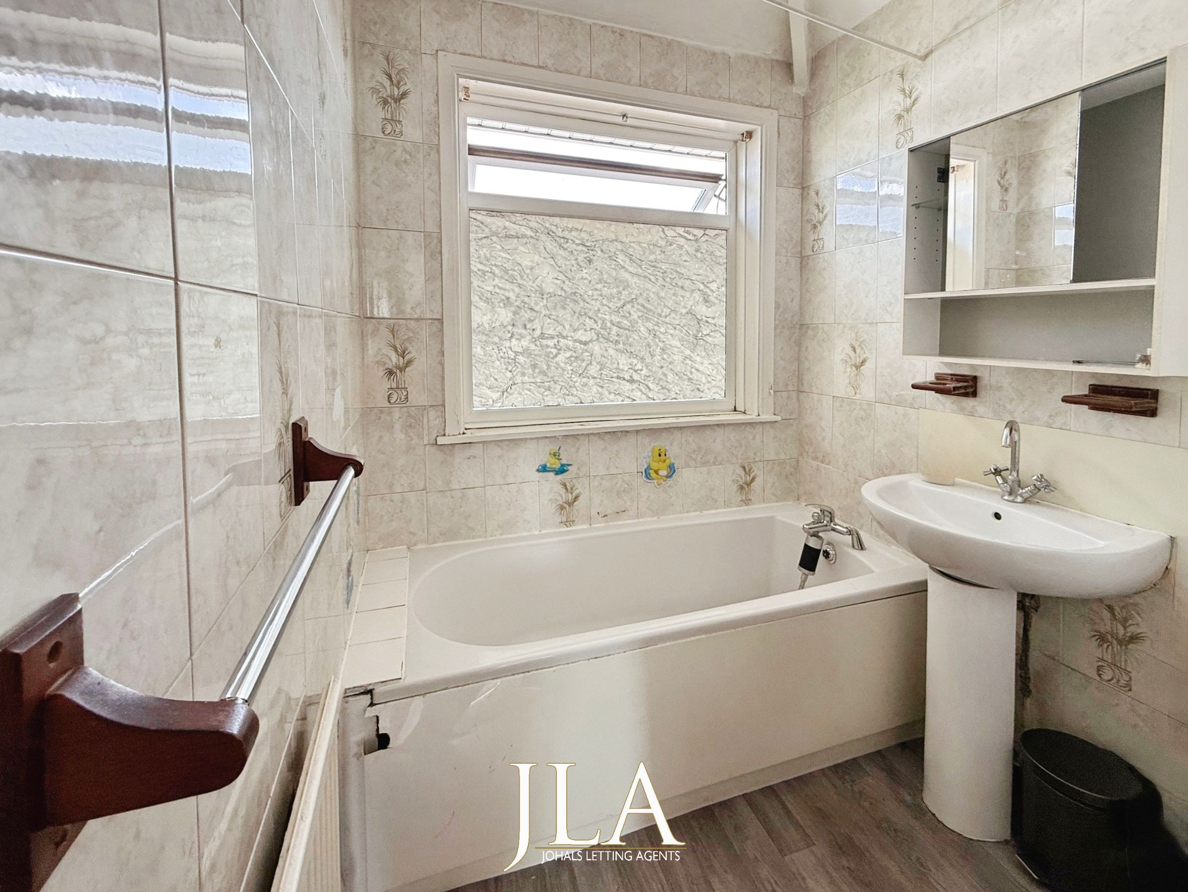 3 bed semi-detached house to rent in The Crossway, Leicester  - Property Image 7