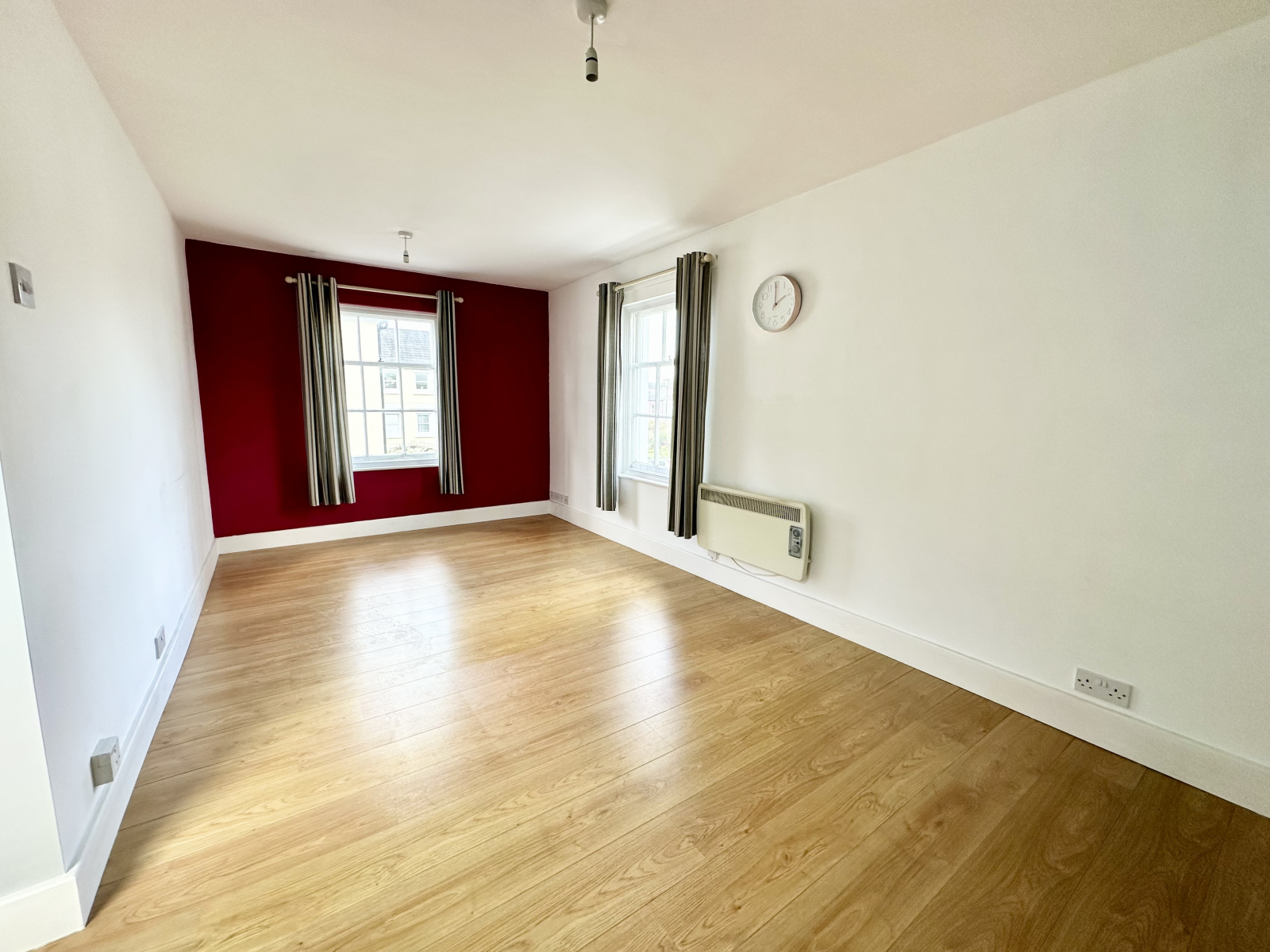 2 bed flat for sale in Union Terrace, Devon  - Property Image 4