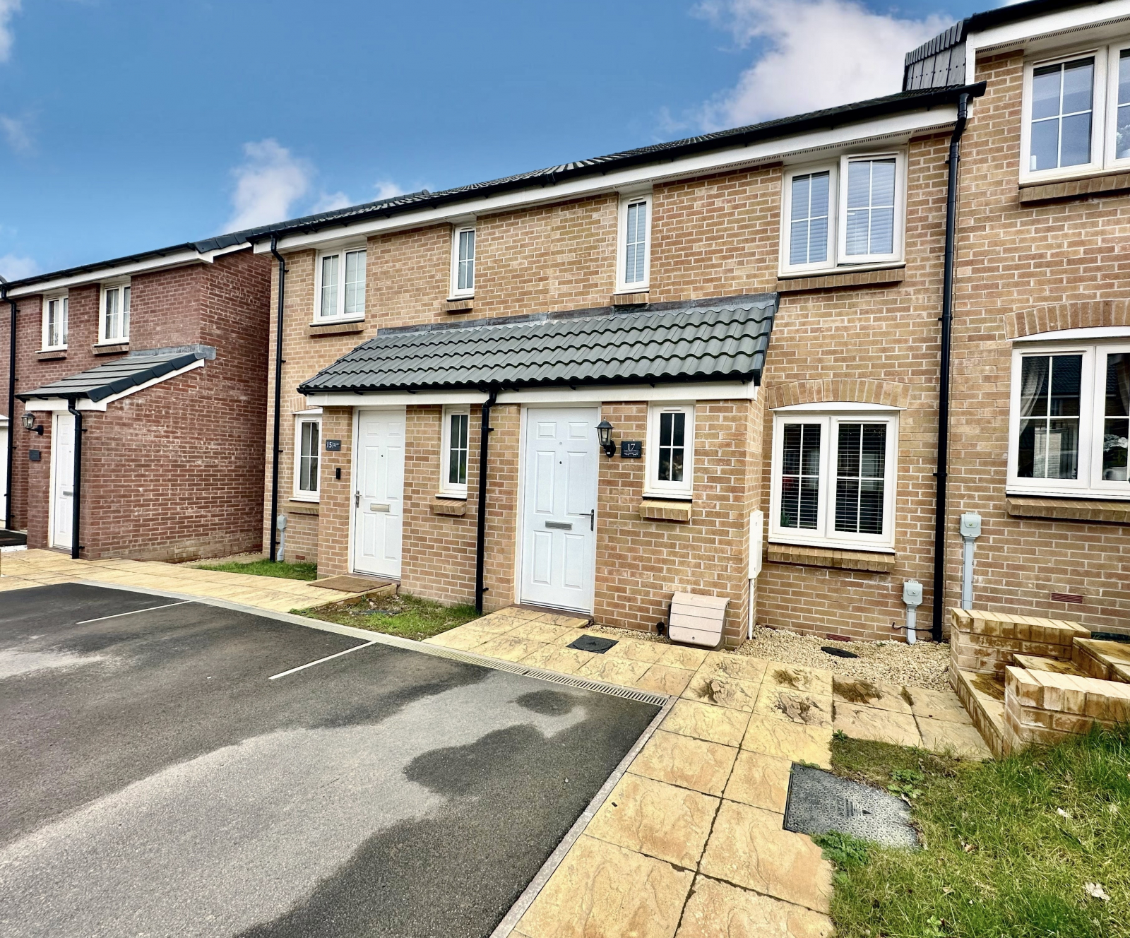 2 bed terraced house for sale in Tawcroft Way, Devon - Property Image 1