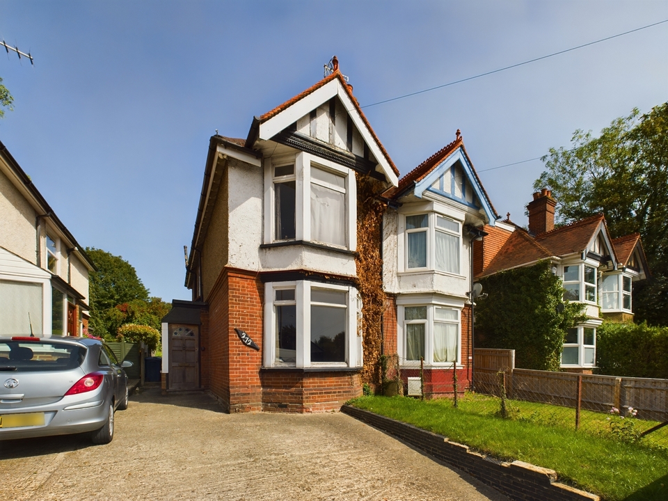 3 bed semi-detached house for sale in West Wycombe Road, High Wycombe - Property Image 1