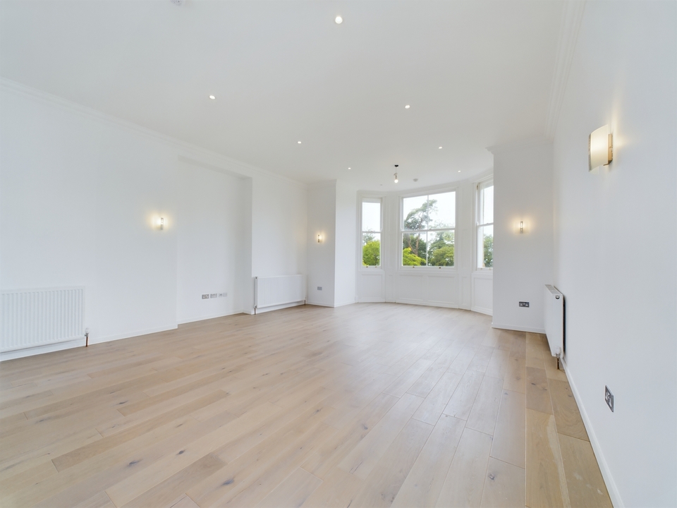 2 bed apartment for sale in Four Ashes Road, High Wycombe  - Property Image 7
