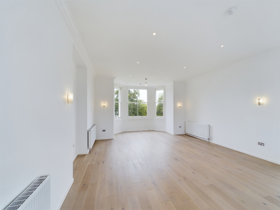 2 bed apartment for sale in Four Ashes Road, High Wycombe  - Property Image 12