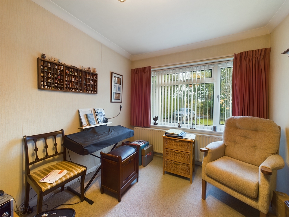 4 bed detached house for sale in Stag Lane, High Wycombe  - Property Image 7