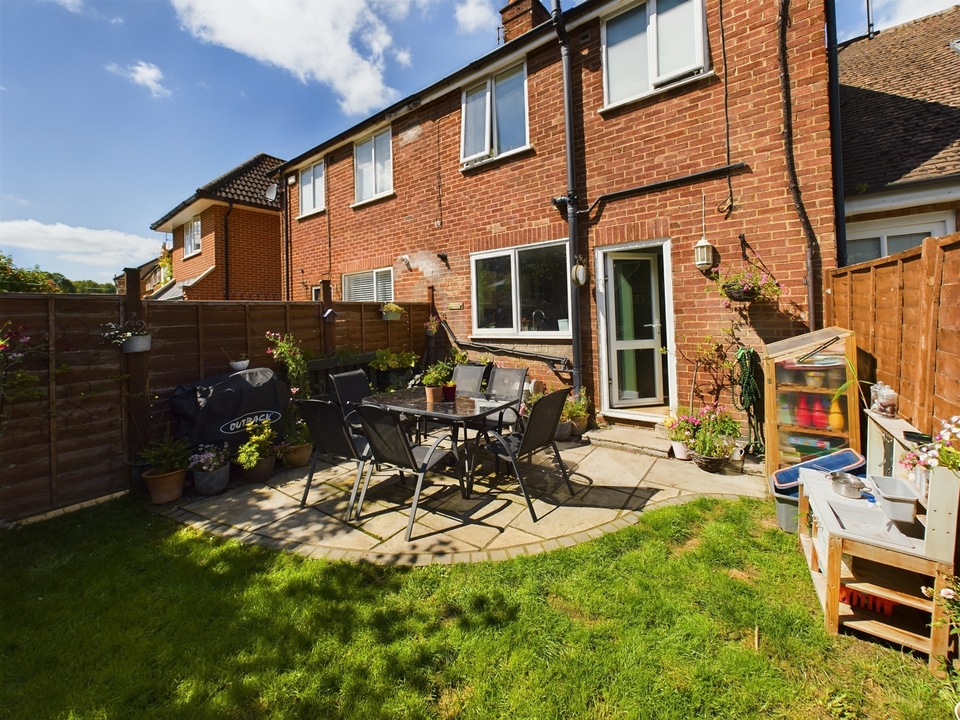 2 bed terraced house for sale in Lane End Road, High Wycombe  - Property Image 11