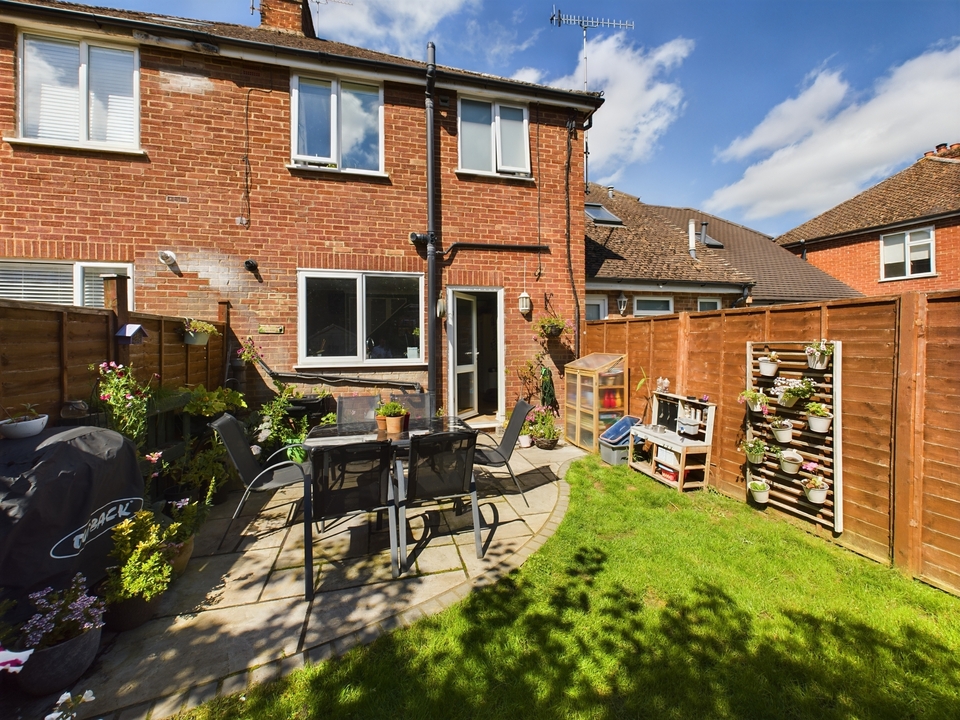 2 bed terraced house for sale in Lane End Road, High Wycombe  - Property Image 3