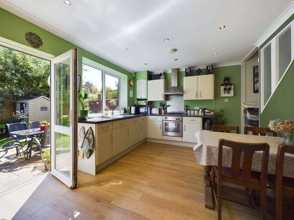 2 bed terraced house for sale in Lane End Road, High Wycombe  - Property Image 4