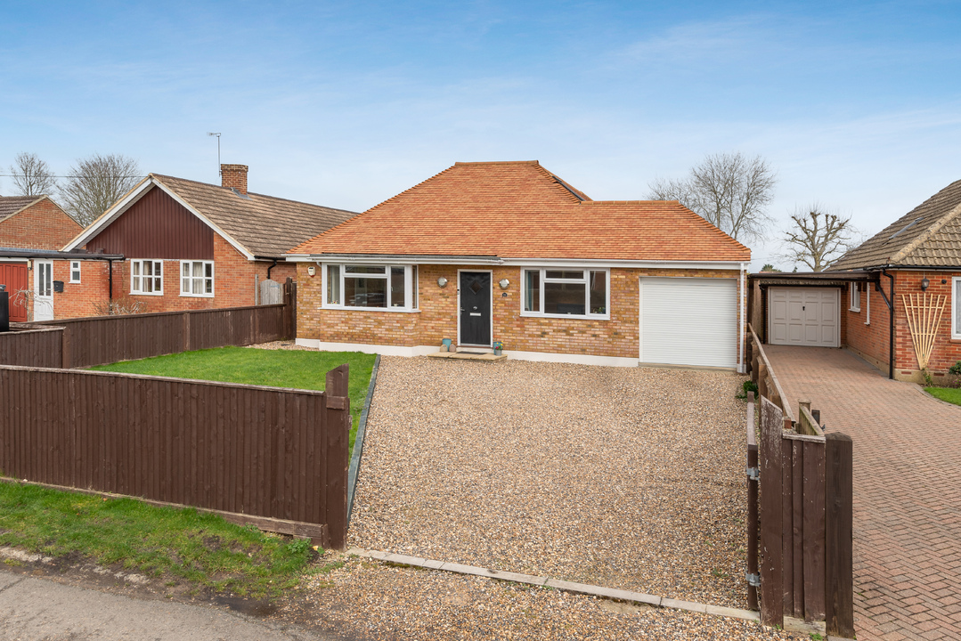 3 bed detached bungalow for sale in Radnage, High Wycombe, HP14