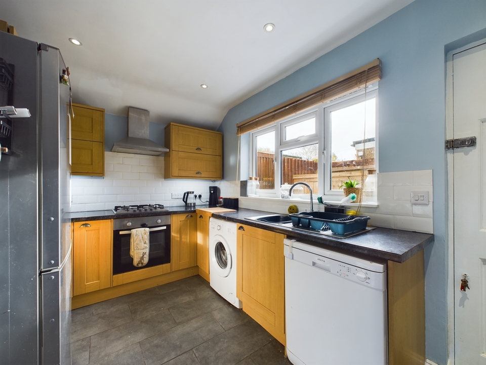 3 bed semi-detached house for sale in Bradenham Road, High Wycombe  - Property Image 5