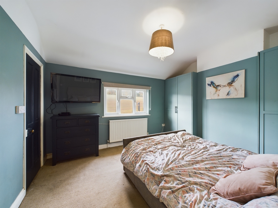 3 bed semi-detached house for sale in Bradenham Road, High Wycombe  - Property Image 8