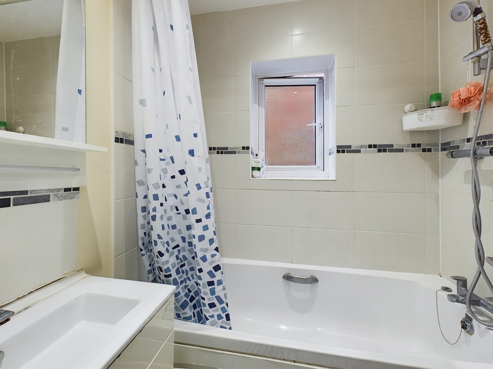 3 bed end of terrace house for sale in Milton Place, High Wycombe  - Property Image 12