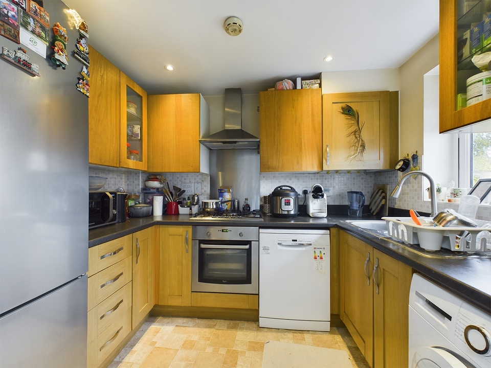 3 bed end of terrace house for sale in Milton Place, High Wycombe  - Property Image 4