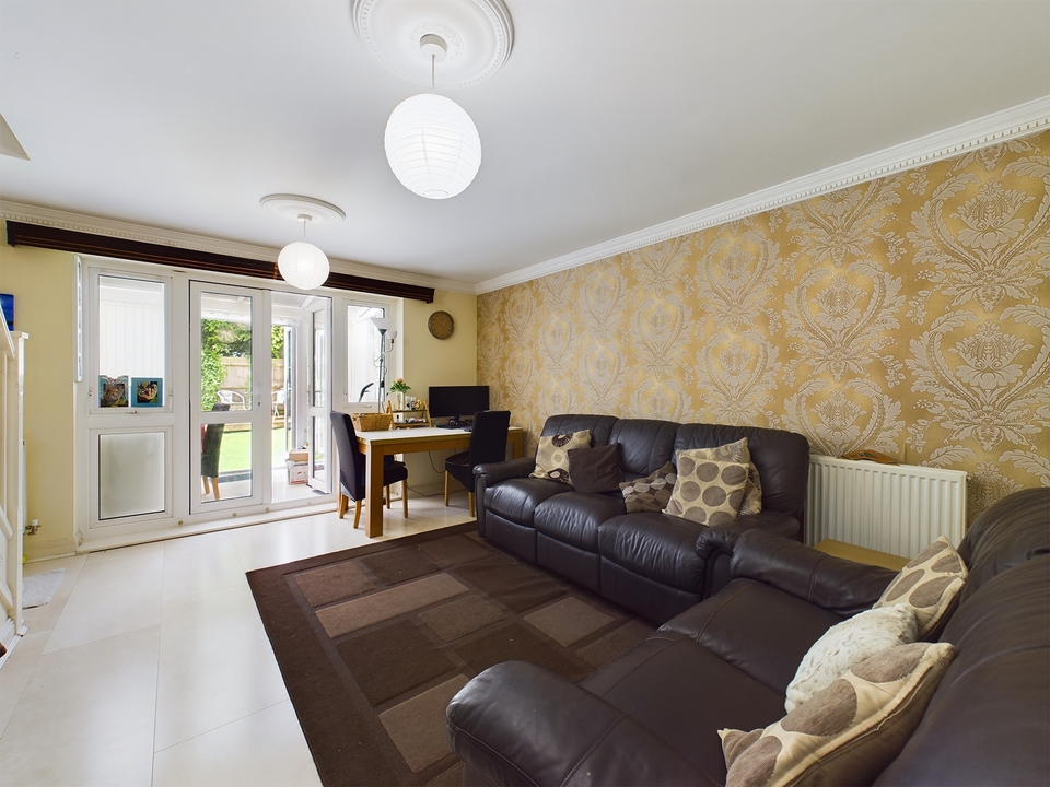 3 bed end of terrace house for sale in Milton Place, High Wycombe  - Property Image 5
