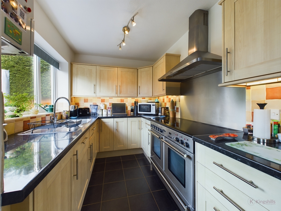 4 bed detached house for sale in Inkerman Drive, High Wycombe  - Property Image 9