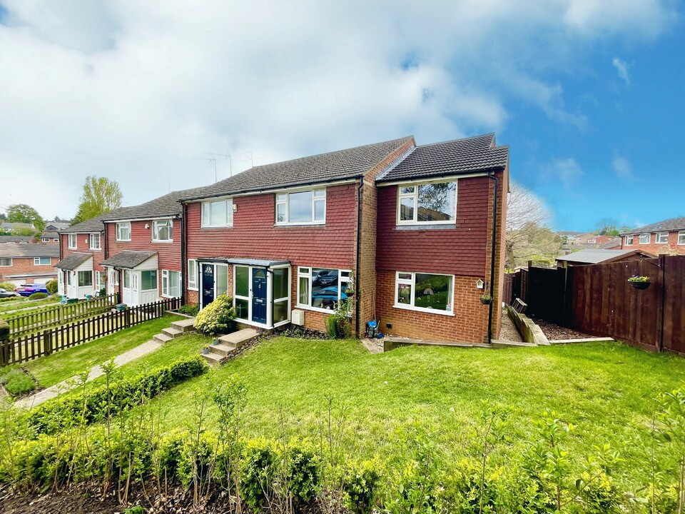 4 bed end of terrace house for sale in Widmer End, High Wycombe, HP15