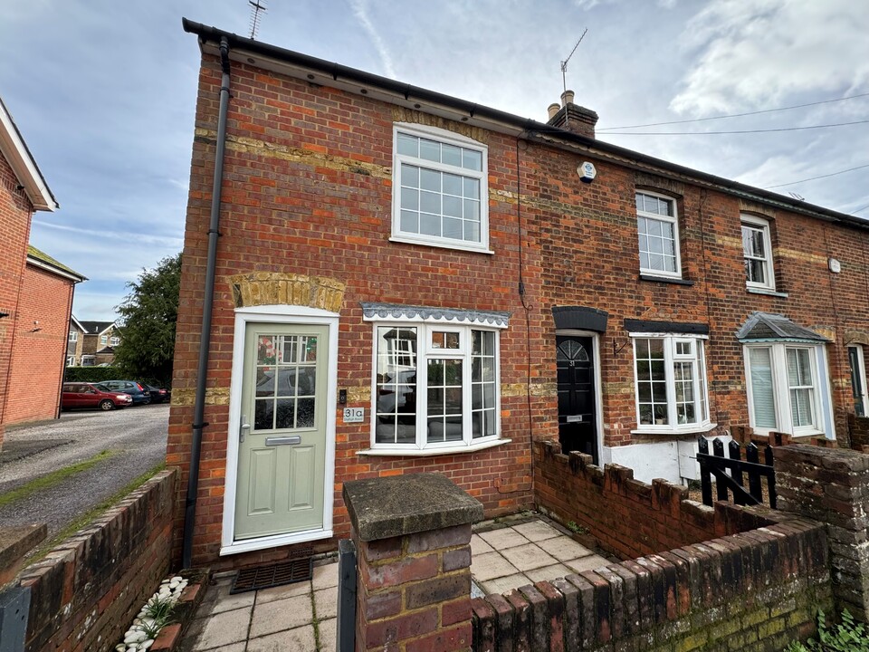 2 bed end of terrace house for sale in Station Road, High Wycombe - Property Image 1