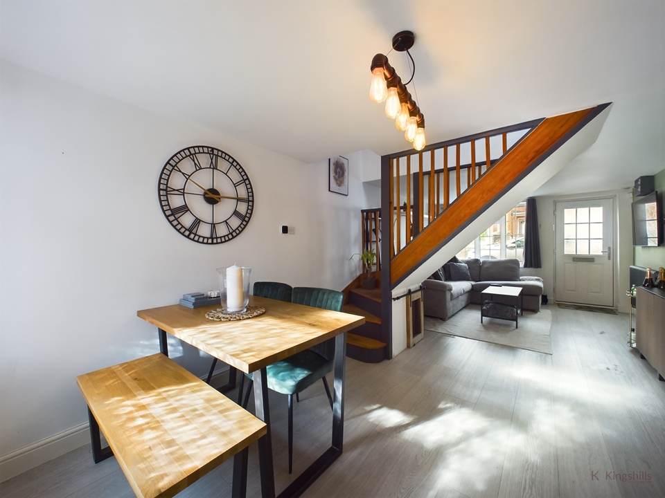2 bed end of terrace house for sale in Station Road, High Wycombe  - Property Image 5