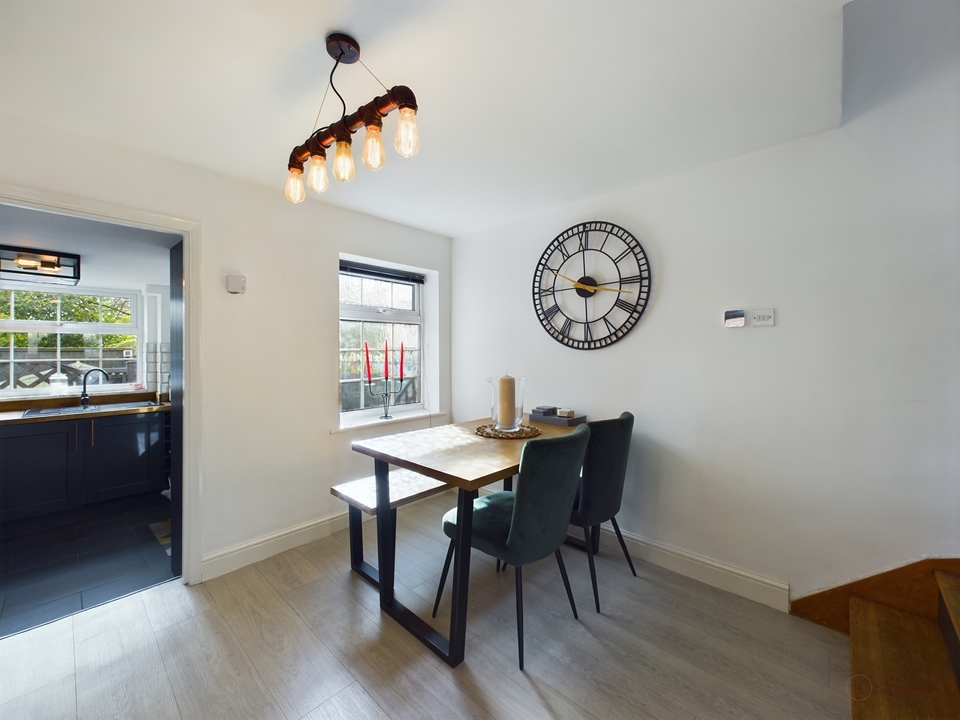2 bed end of terrace house for sale in Station Road, High Wycombe  - Property Image 10