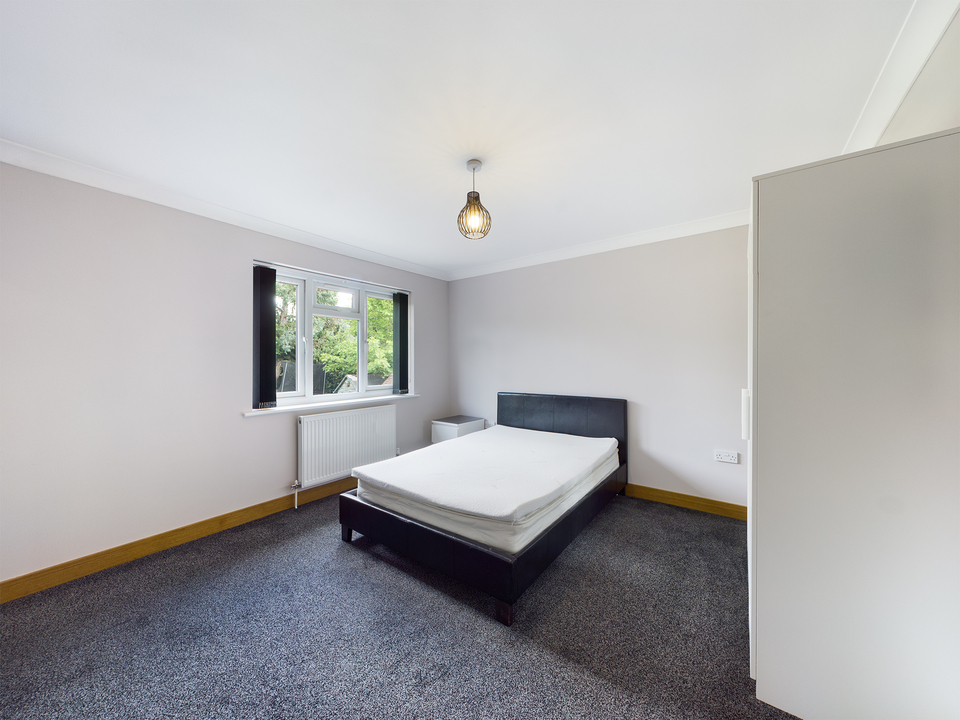 1 bed house of multiple occupation to rent in Guinions Road, High Wycombe  - Property Image 1
