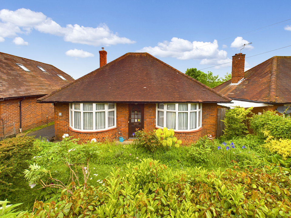 3 bed detached bungalow for sale in West Drive, High Wycombe  - Property Image 1