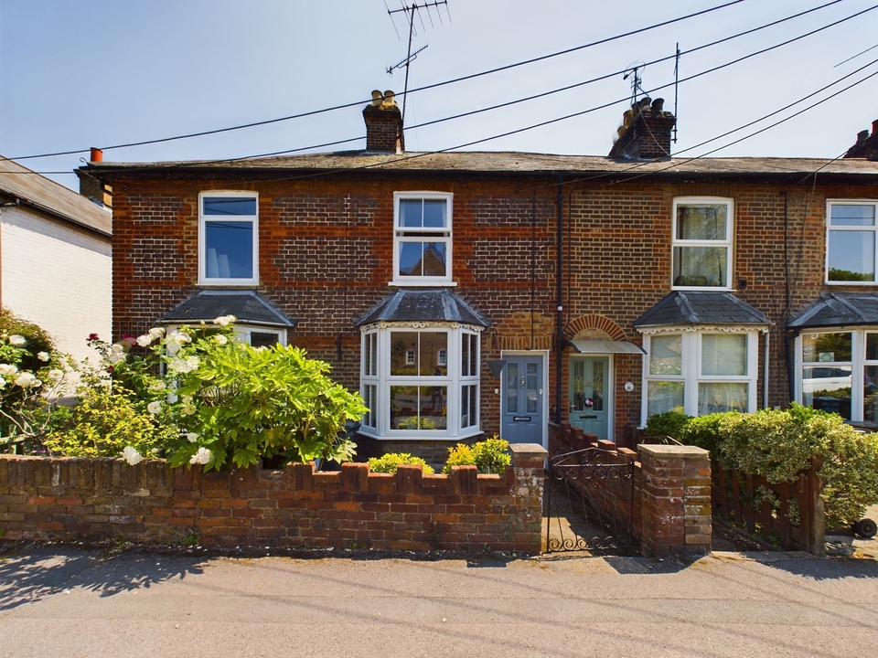 3 bed terraced house for sale in Glory Mill Lane, High Wycombe  - Property Image 1