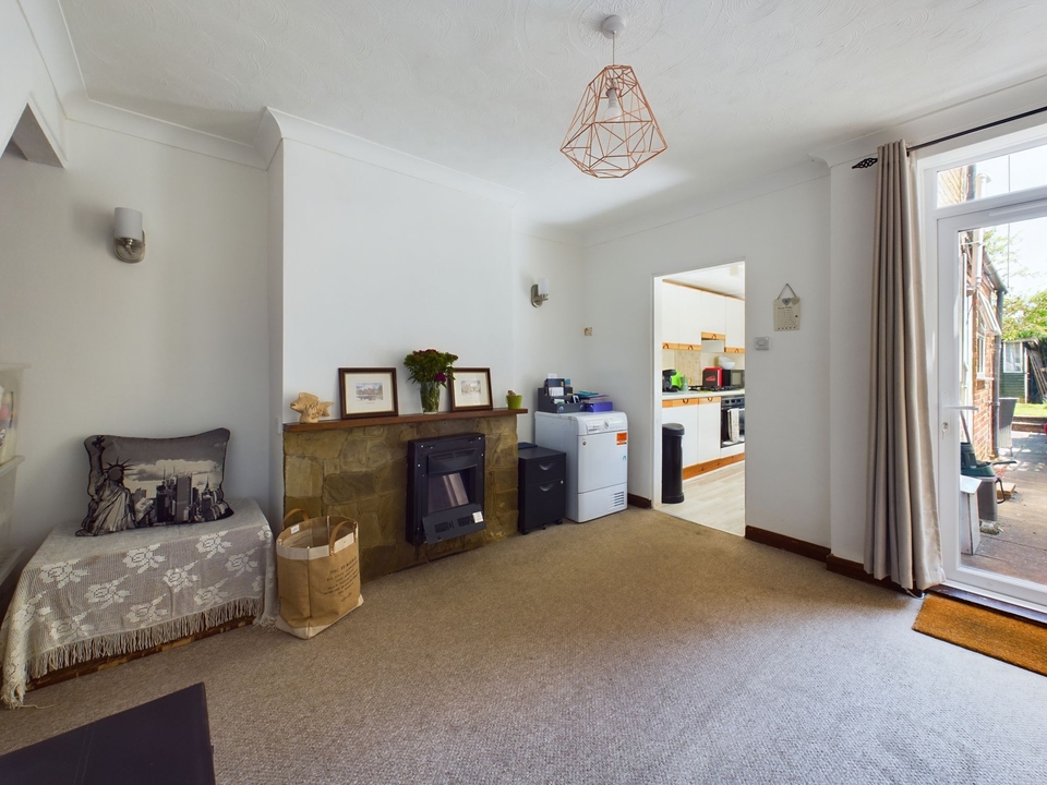 3 bed terraced house for sale in Glory Mill Lane, High Wycombe  - Property Image 3