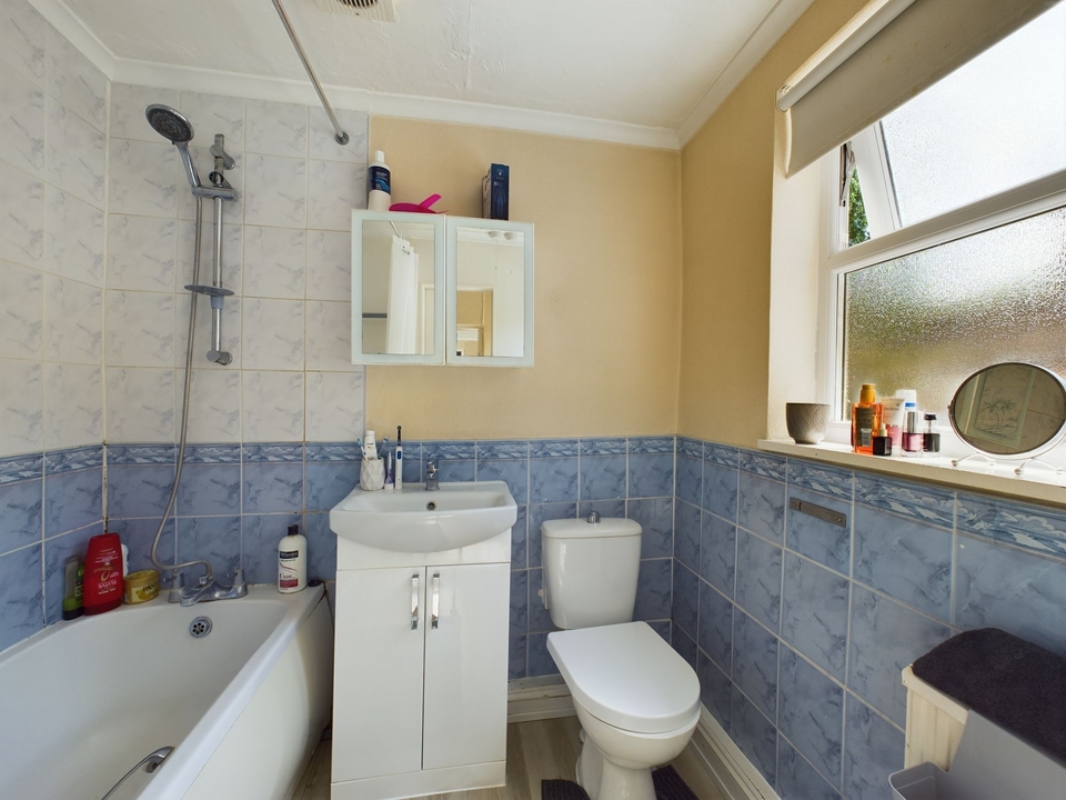 3 bed terraced house for sale in Glory Mill Lane, High Wycombe  - Property Image 12