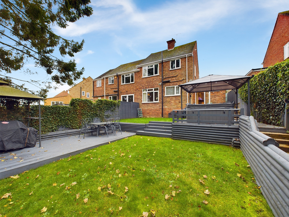 3 bed semi-detached house for sale in Hazlemere, High Wycombe  - Property Image 17