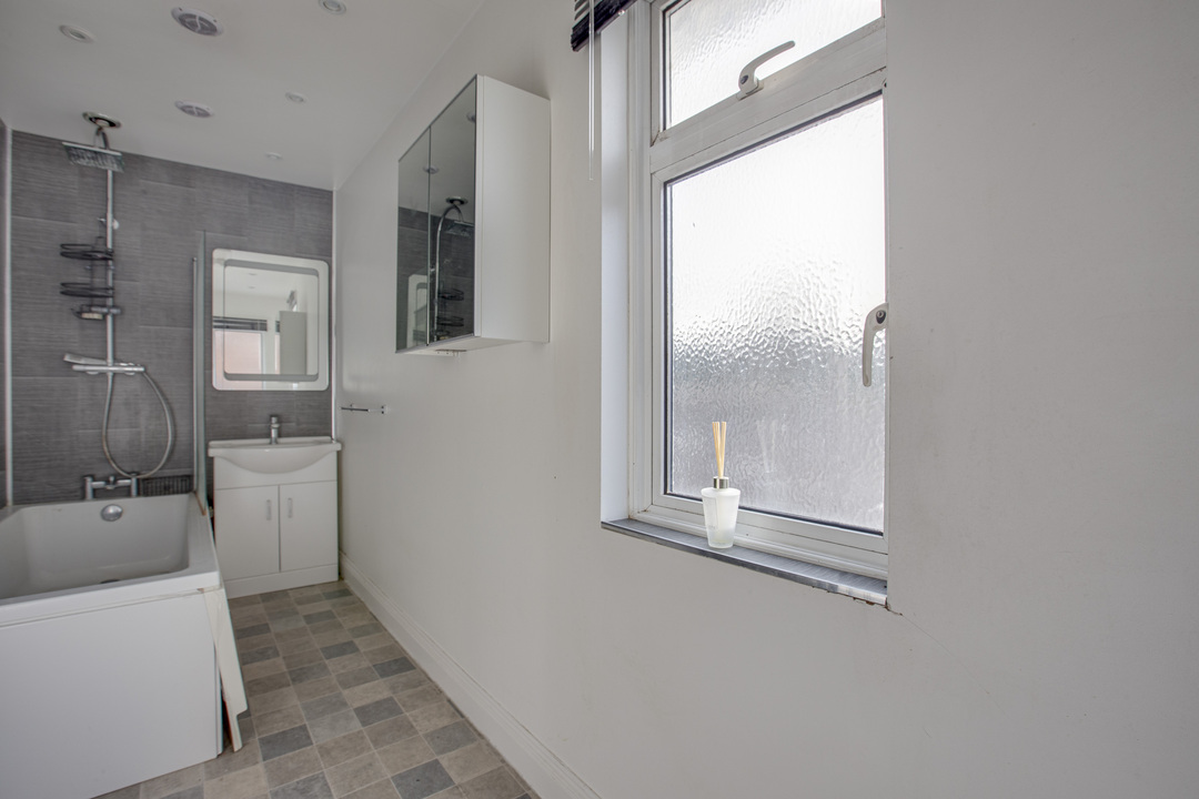 2 bed terraced house for sale in Wooburn Green, High Wycombe  - Property Image 11