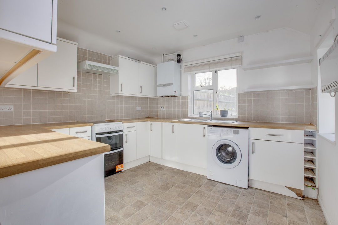 2 bed terraced house for sale in Wooburn Green, High Wycombe  - Property Image 4