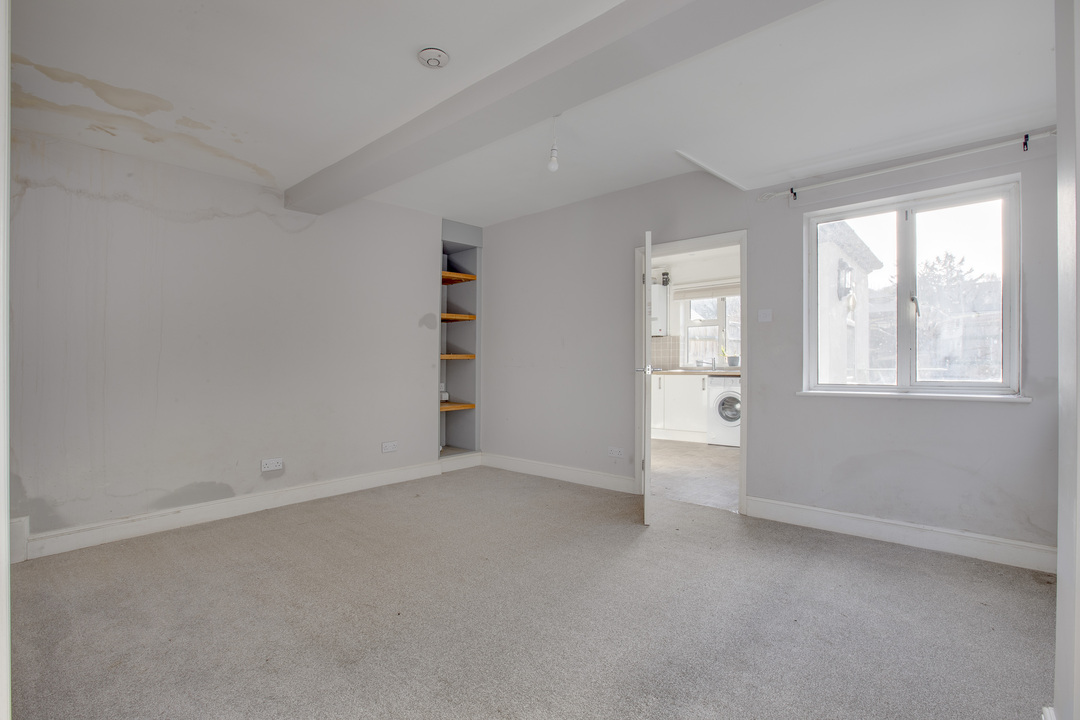 2 bed terraced house for sale in Wooburn Green, High Wycombe  - Property Image 17