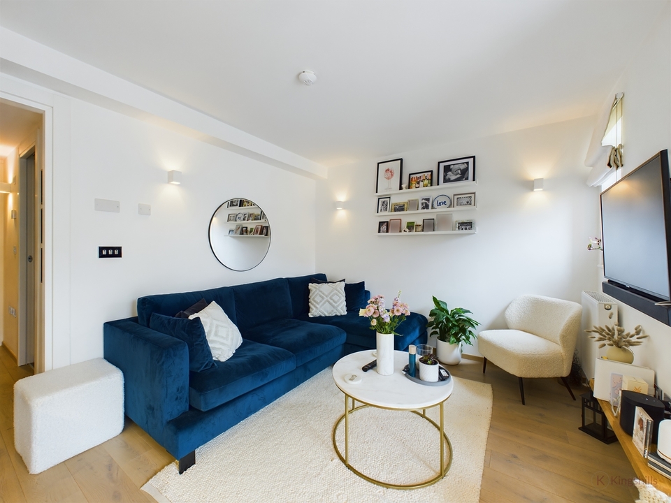 1 bed apartment for sale in Four Ashes Road, High Wycombe  - Property Image 3