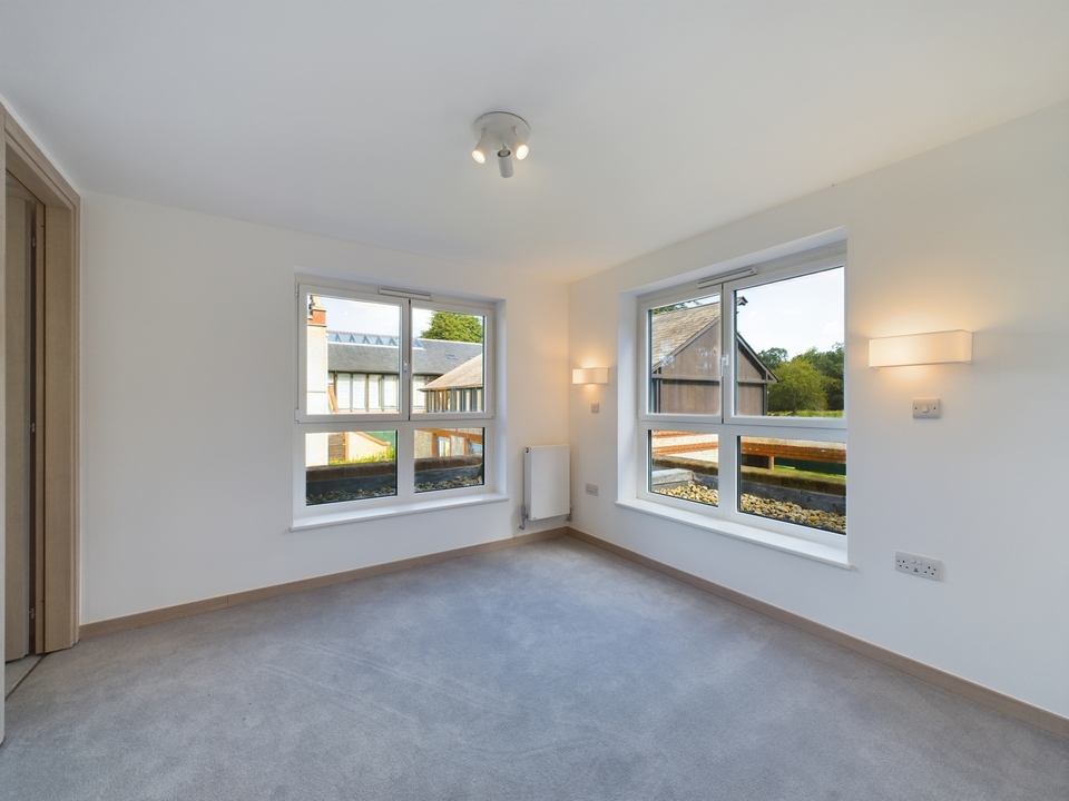 2 bed apartment for sale in Four Ashes Road, High Wycombe  - Property Image 5