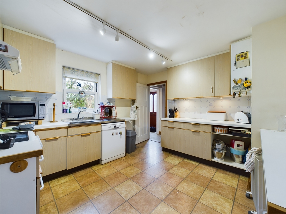 5 bed detached house for sale in St. Johns Road, High Wycombe  - Property Image 7