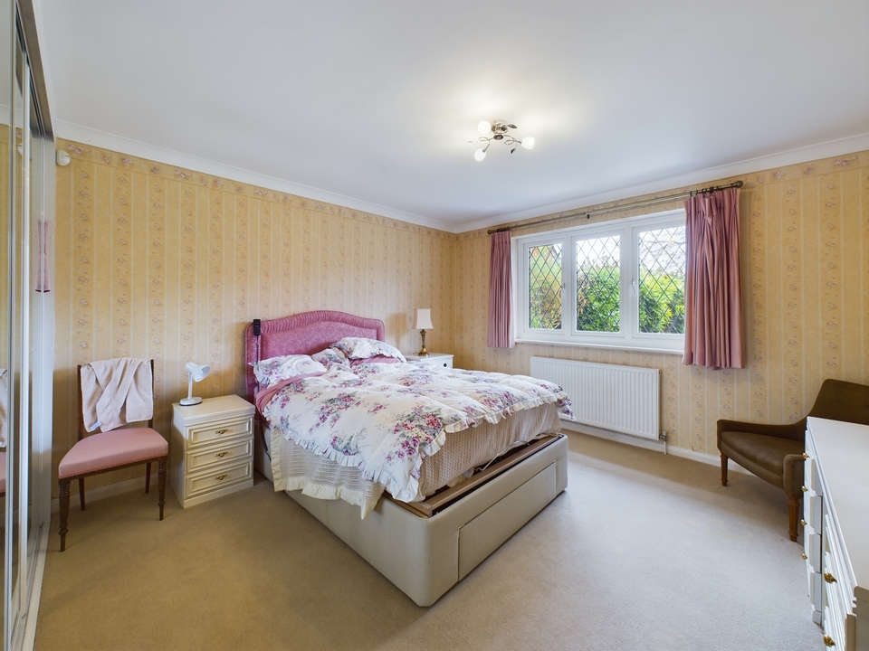 3 bed detached bungalow for sale in Little Kingshill, Great Missenden  - Property Image 6