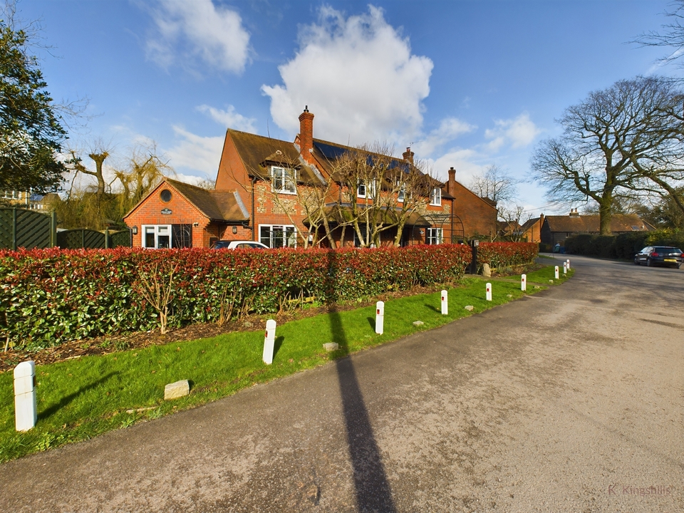 5 bed detached house for sale in Kiln Lane, Princes Risborough  - Property Image 1