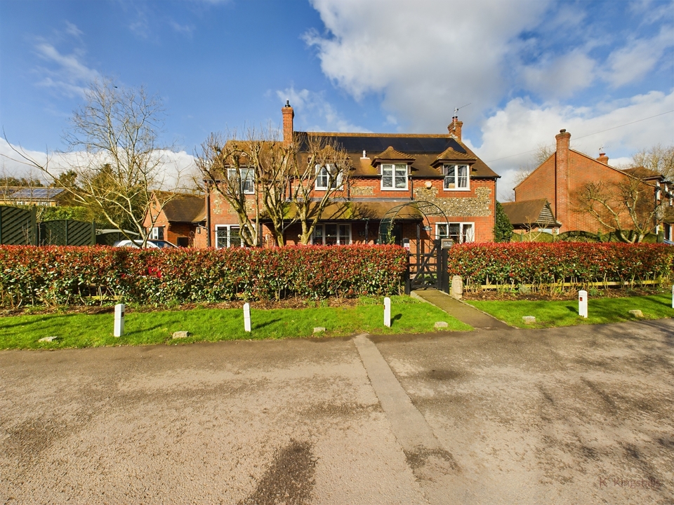 5 bed detached house for sale in Kiln Lane, Princes Risborough  - Property Image 2