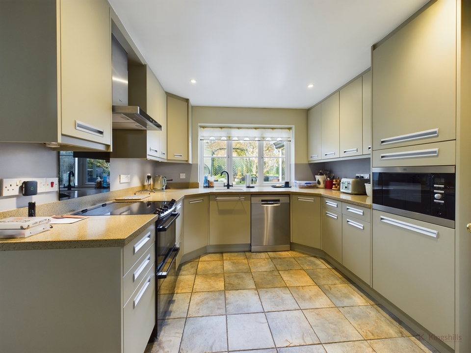 5 bed detached house for sale in Kiln Lane, Princes Risborough  - Property Image 15