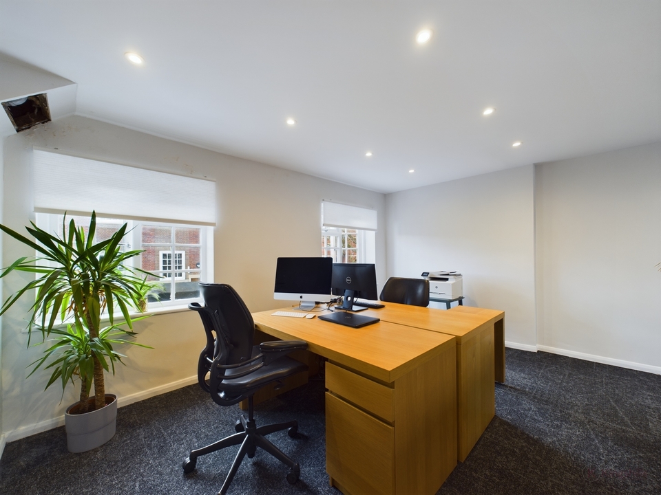 Office to rent in High Street, High Wycombe  - Property Image 4