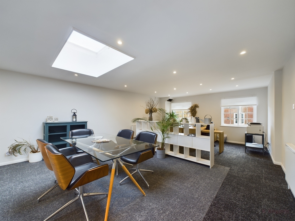 Office to rent in High Street, High Wycombe - Property Image 1