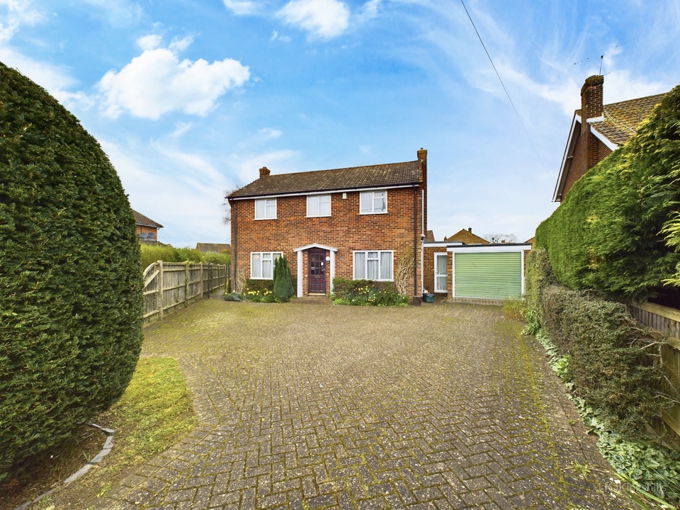 4 bed detached house for sale in Green Dragon Lane, High Wycombe  - Property Image 1