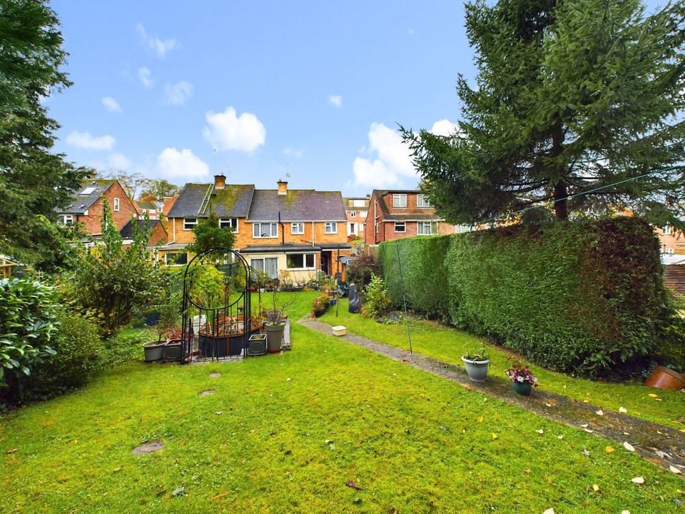 4 bed semi-detached house for sale in Hazlemere, High Wycombe  - Property Image 3