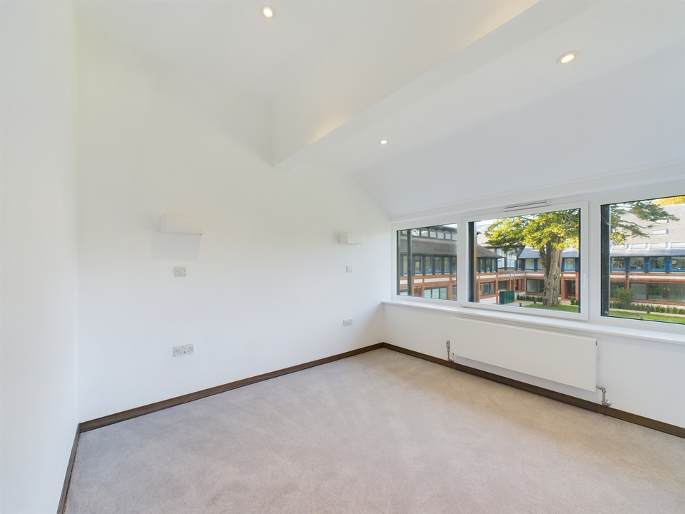 2 bed apartment for sale in Four Ashes Road, High Wycombe  - Property Image 6
