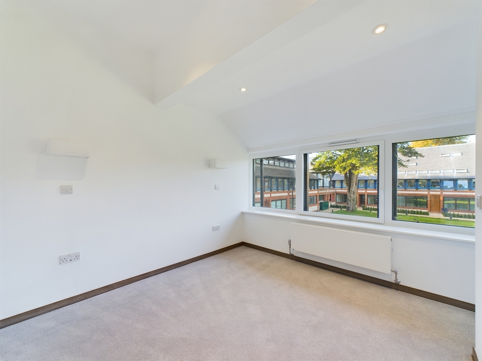 2 bed apartment for sale in Four Ashes Road, High Wycombe  - Property Image 8