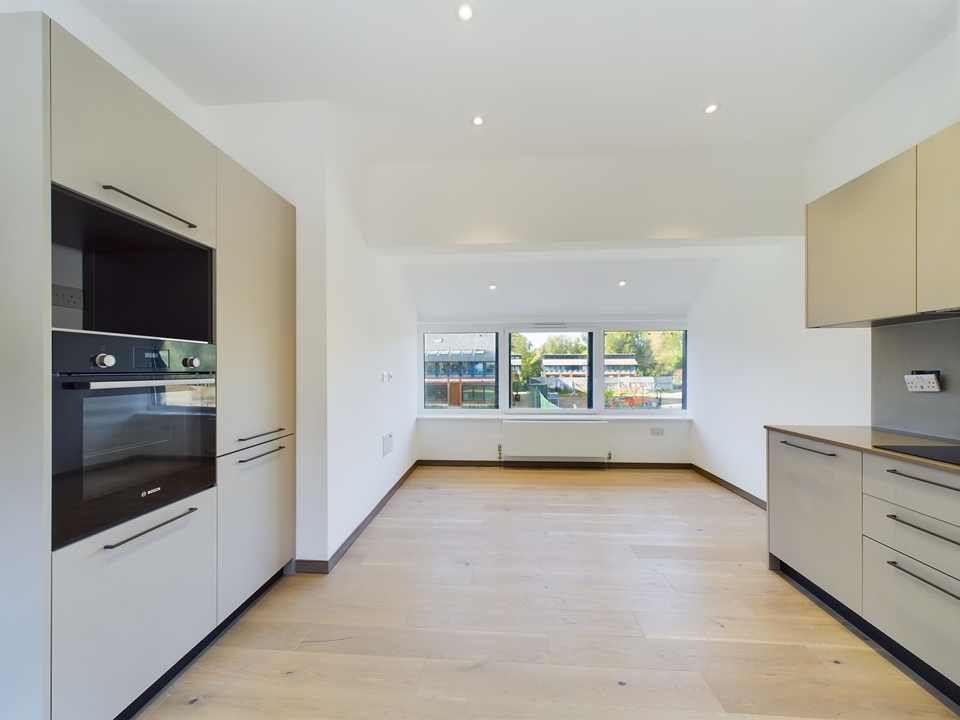 2 bed apartment for sale in Four Ashes Road, High Wycombe  - Property Image 9