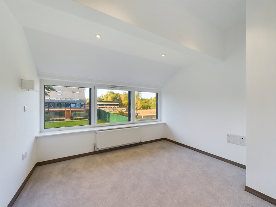 2 bed apartment for sale in Four Ashes Road, High Wycombe  - Property Image 10