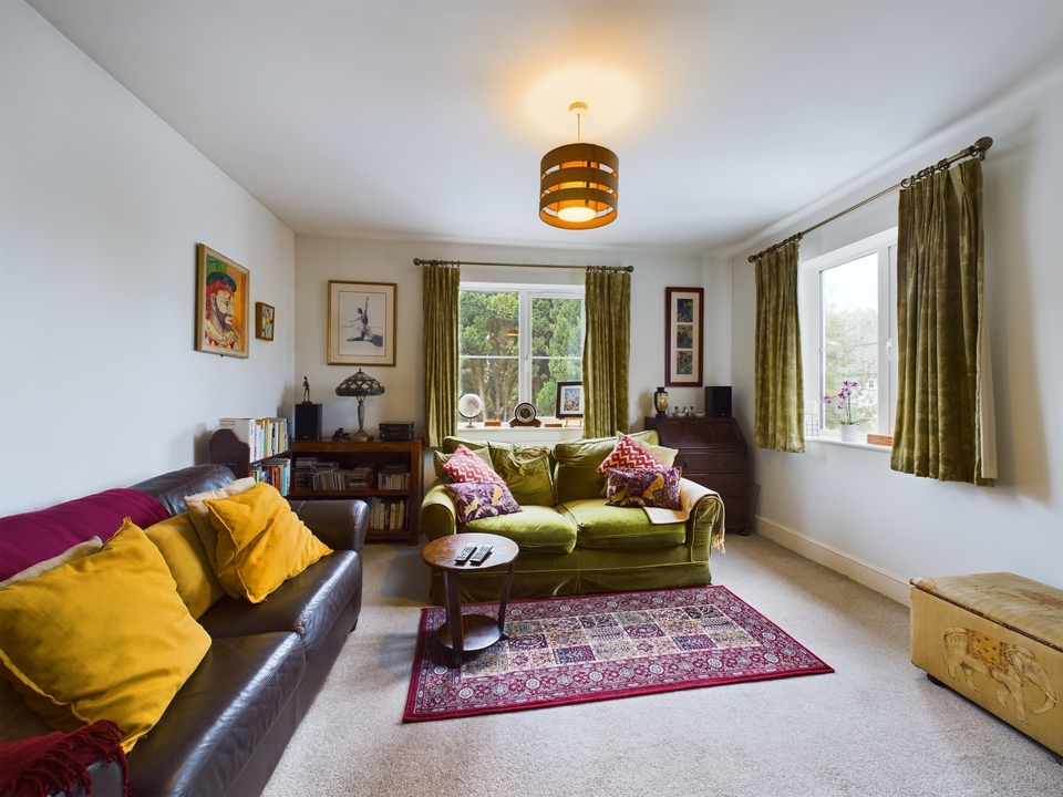 2 bed apartment for sale in Waterside, Chesham  - Property Image 2