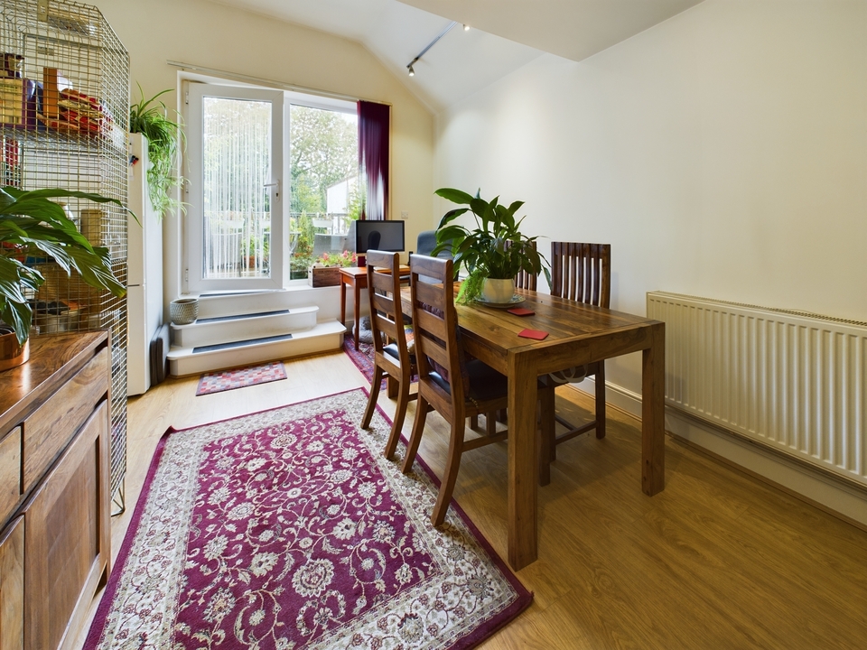 2 bed apartment for sale in Waterside, Chesham  - Property Image 3