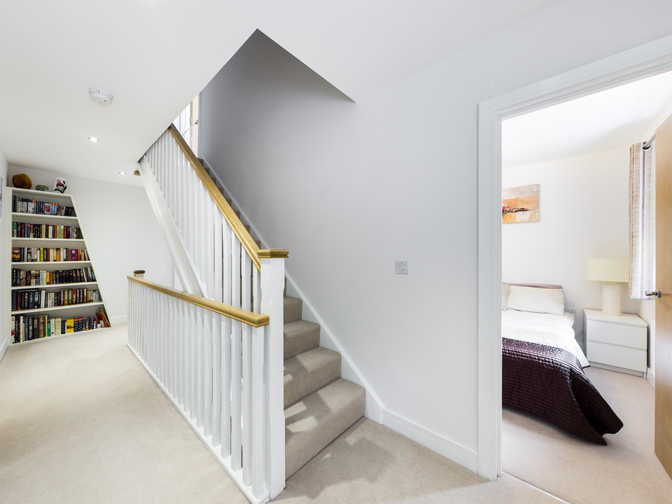 5 bed detached house to rent in Sierra Road, High Wycombe  - Property Image 9